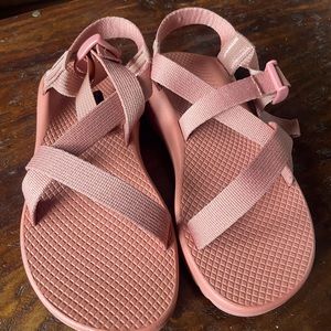 Womens size 7 excellent condition chacos